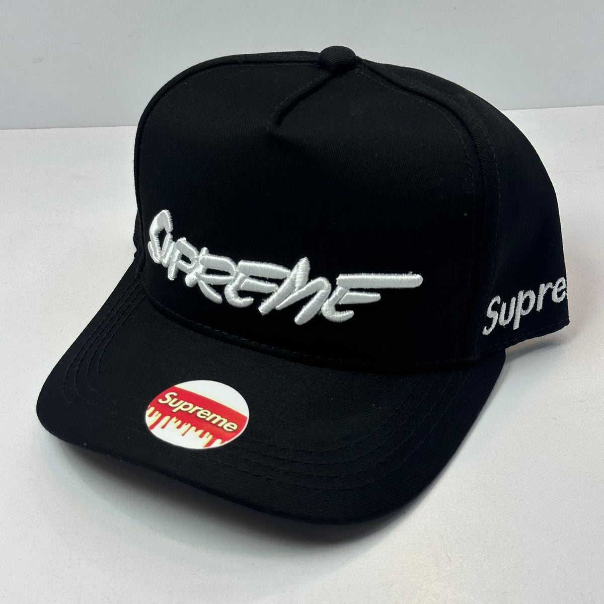 GORRA SUPREME LOGO BLANCO